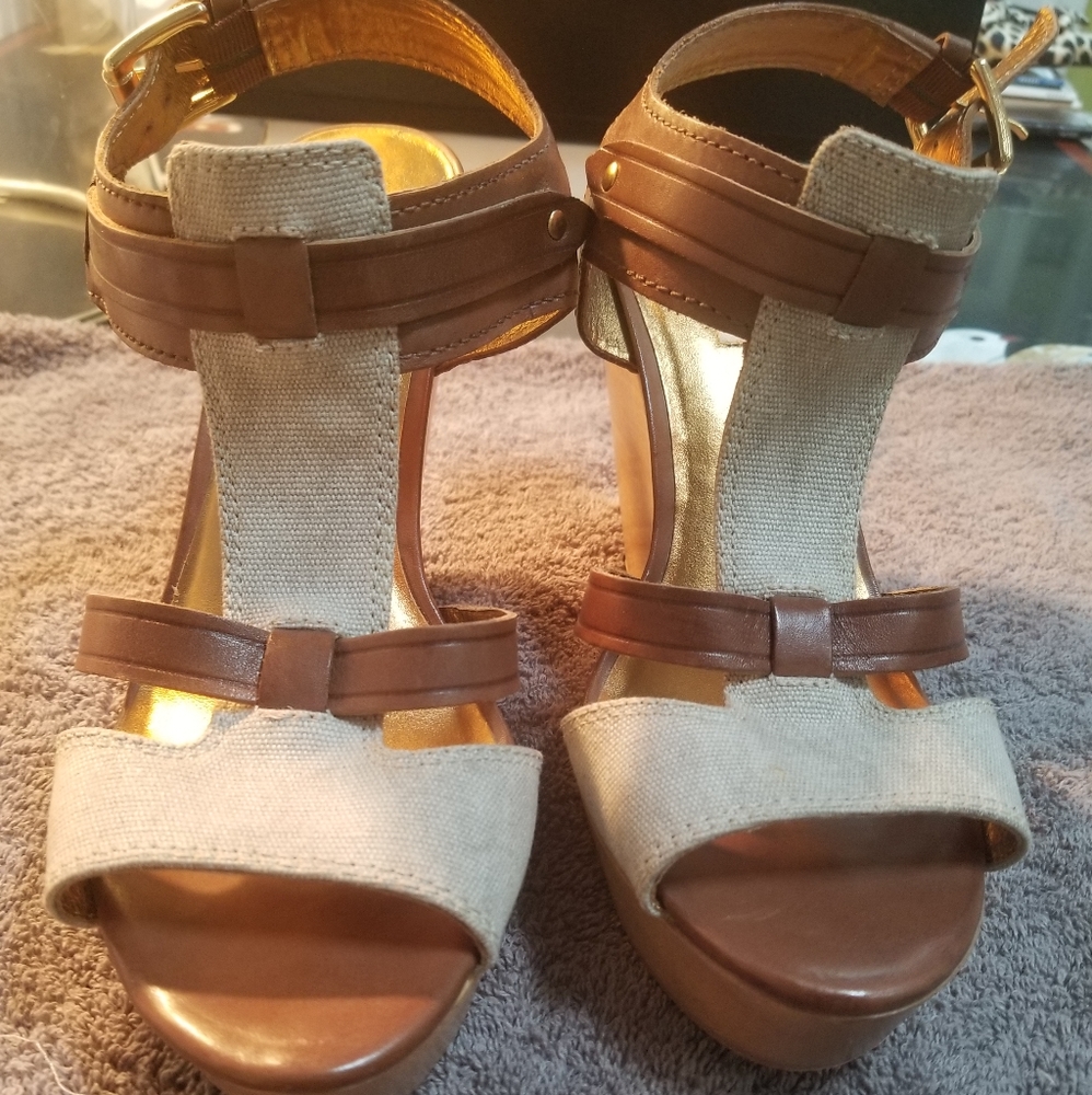 Neiman Marcus canvas and leather sandal  sz9.5 nev